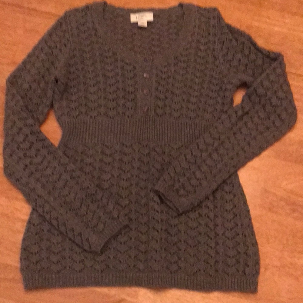 Beautiful gray Loft sweater